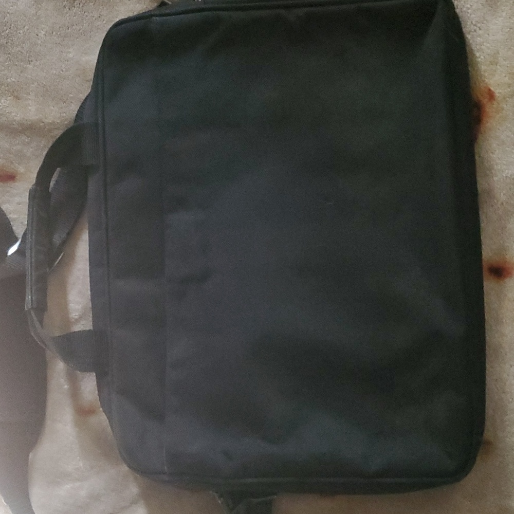 *KENNETH COLE REACTION*,* Computer Bag * - Picture 4 of 5